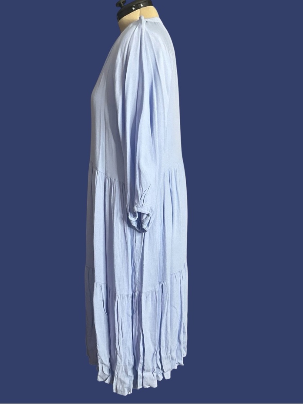 Gibson Latimer Light Blue V-Neck Tiered Midi Dress - Picture 4 of 4